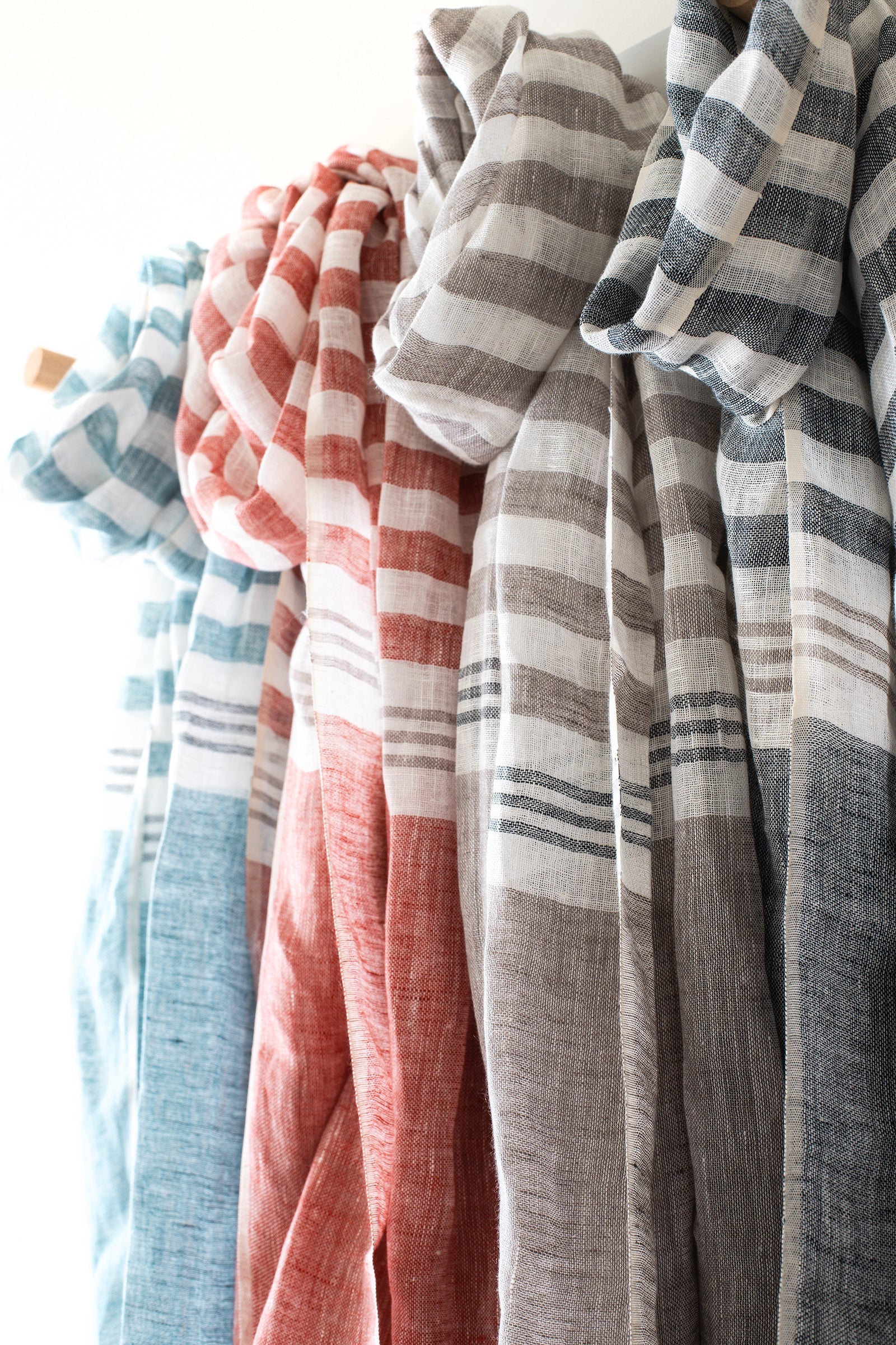 SCARVES & LINENS