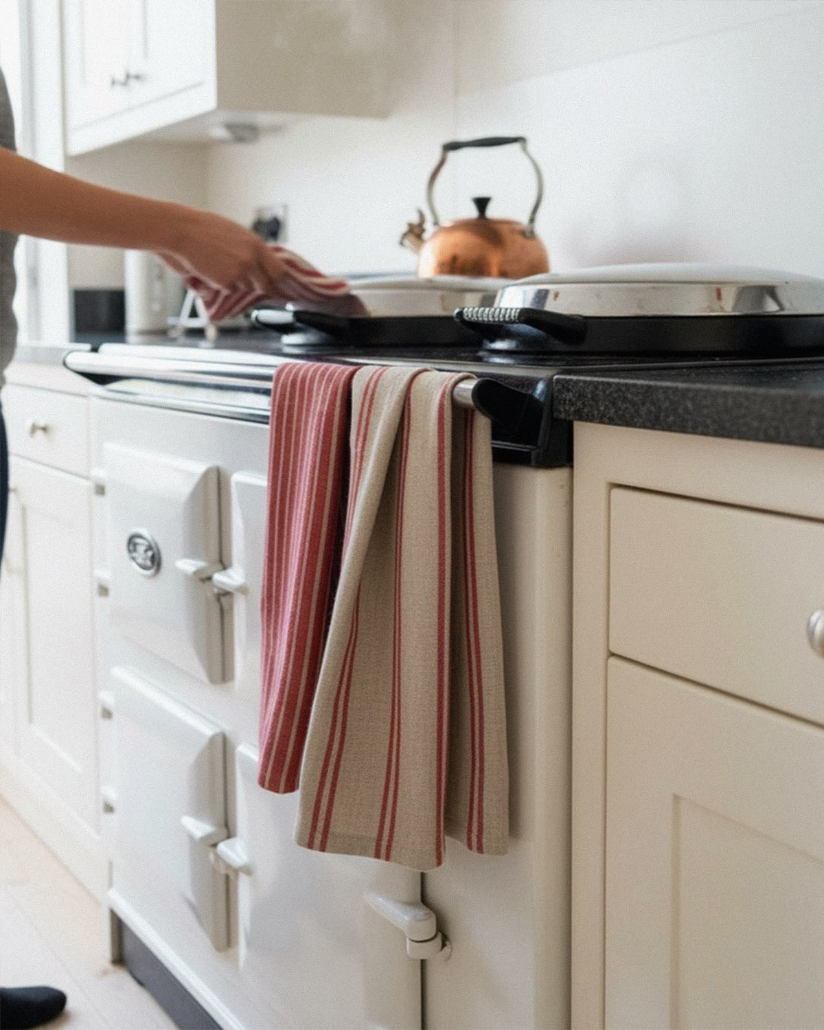 Person using a stove with a striped towel hanging on it in a kitchen.
Striped linen tea towel
100% linen tea towel
Hand-loomed linen tea towel
Natural linen kitchen towel
Coastal linen tea towel
Linen dish towel UK